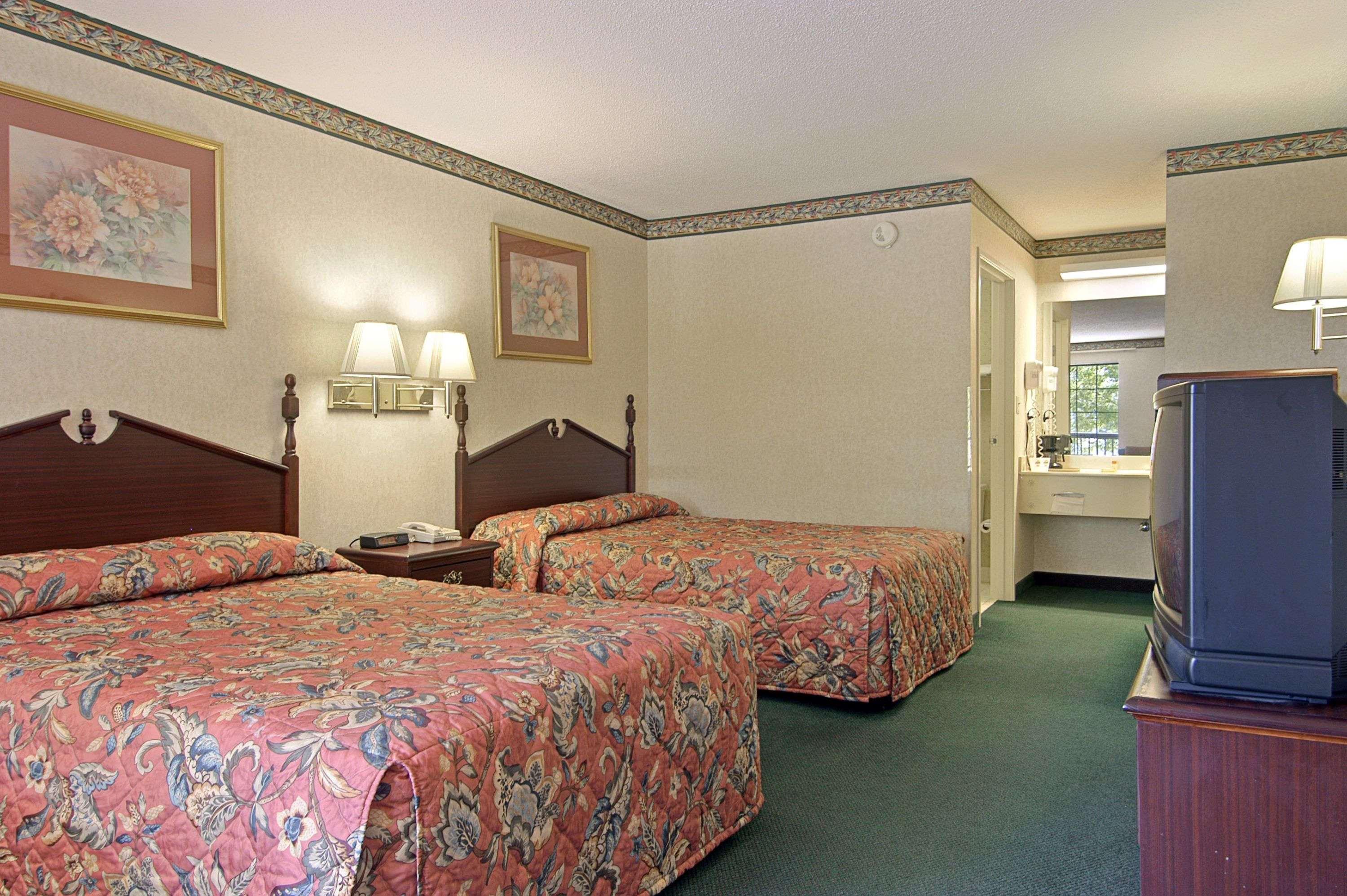 Days Inn & Suites By Wyndham Fort Valley Room photo